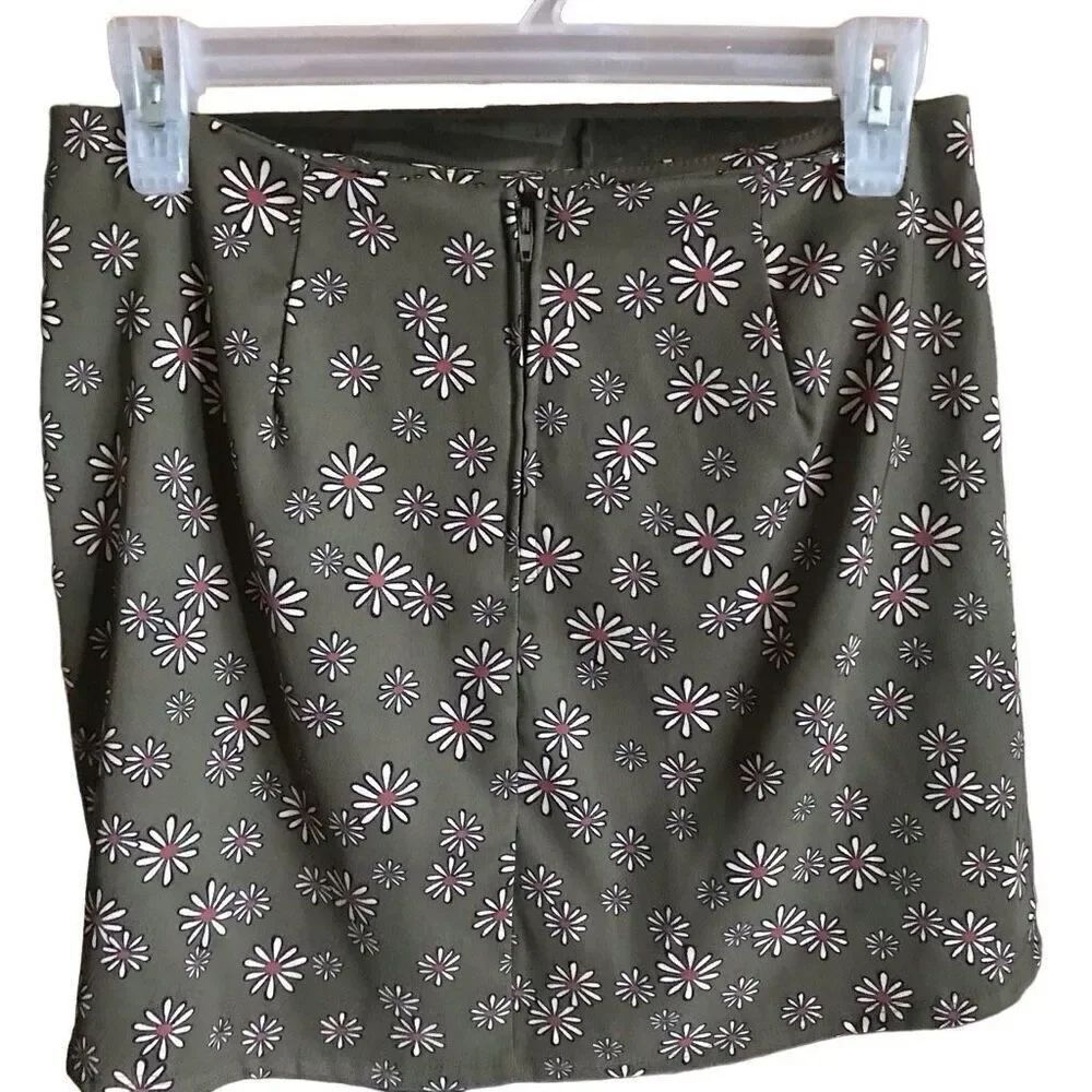 Altar’d State olive green floral mini skirt Size Medium - Picture 2 of 4